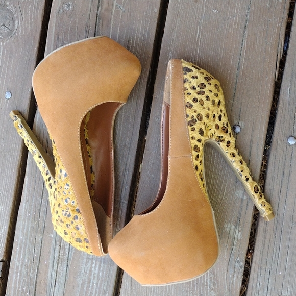 Liliana Exotic Fuzzy Leopard Print Heels - Picture 4 of 9